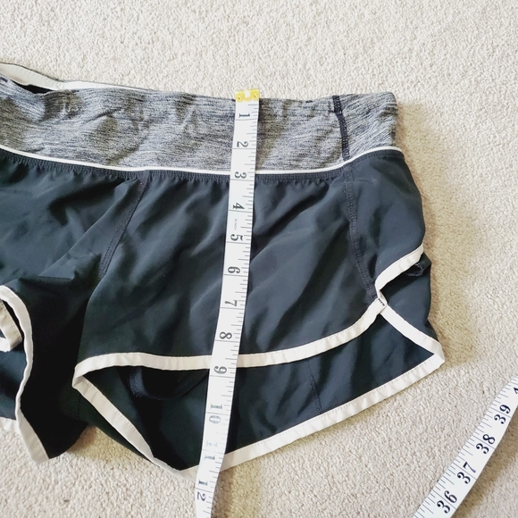 Lululemon Run Speed Black Grey Running Athletic Shorts 6 - Picture 3 of 8